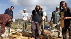 مستوطنون يجرفون المدخل الشمالي لمدينة سلفيت