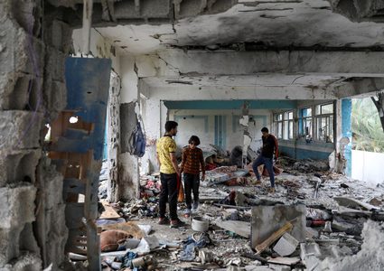 اصابات جراء قصف الاحتلال مدرسة للنازحين في النصيرات