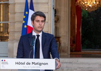 ماكرون يطلب من أتال البقاء في منصبه رئيساً للوزراء