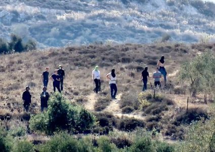 مستوطنون يدمرون أنابيب المياه المغذية لقرية أم الخير جنوب الخليل