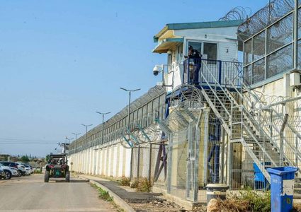 نتنياهو يطلب تحويل معتقل "سدي تيمان" إلى مركز تحقيق فقط