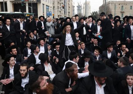 استطلاع: تجنيد الحريديم هو الخطر الأقوى على بقاء الحكومة الإسرائيلية الحالية