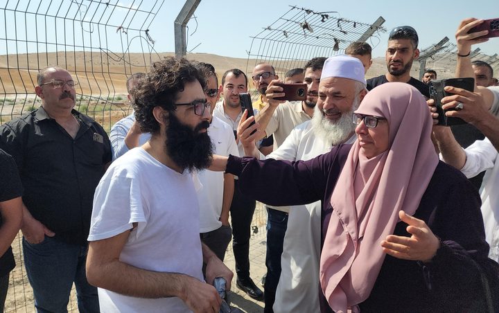 سلطات الاحتلال تفرج عن الصحفي الجريح معاذ عمارنة