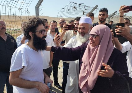 سلطات الاحتلال تفرج عن الصحفي الجريح معاذ عمارنة