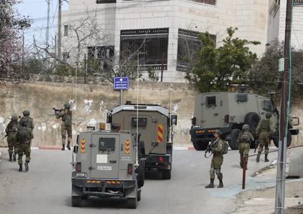 الاحتلال يحاصر طولكرم ويقتحم مدنا وبلدات بالضفة