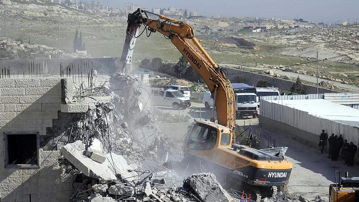 قوات الاحتلال تهدم منزلا في فروش بيت دجن شرق نابلس