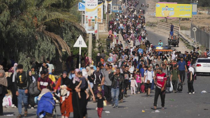 تقرير: اسرائيل تشن حرب ترهيب وتهجير قسري بحق أهالي غزة وسط موجة نزوح ضخمة