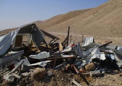 الاحتلال يهدم محليين تجاريين في حوسان غرب بيت لحم