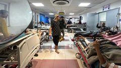 الإعلام الحكومي يحذر من مخاطر منع إدخال المساعدات الطبية لقطاع غزة
