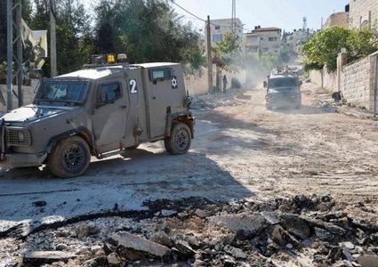 الاحتلال يداهم عدة منازل في بيت أمر شمال الخليل