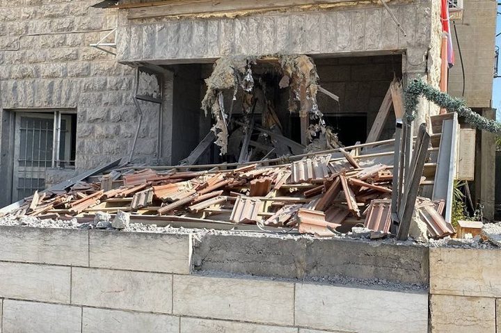 الاحتلال يجبر عائلة المحتسب تهدم منزلها ليلا في القدس