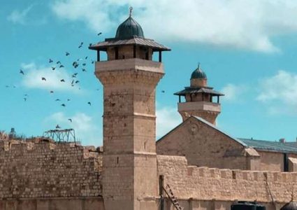 الاحتلال يسقف صحن الحرم الإبراهيمي الشريف في محاولة لتهويده