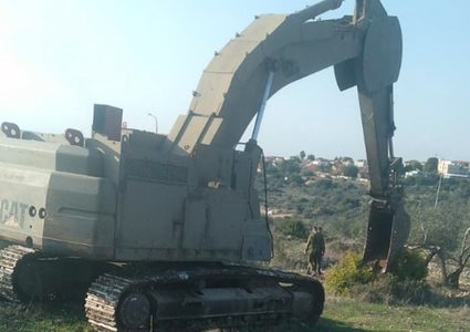 الاحتلال يجرف 20 دونما ويقتلع 150 شجرة في حارس غرب سلفيت