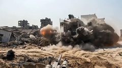 غارات إسرائيلية مكثفة على غزة ... وتوقف تام لمحطات تحلية المياه لنفاد الوقود