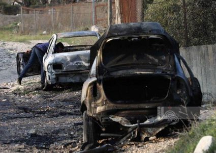 مستوطنون يحرقون جرافة ويهاجمون المركبات شمال غرب نابلس