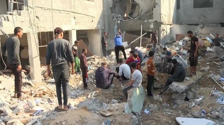 خمسة شهداء في قصف الاحتلال منزلا وسط قطاع غزة
