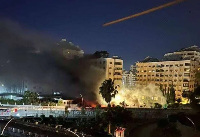 سوريا: استشهاد جندي وإصابة 3 بغارة إسرائيلية على دمشق