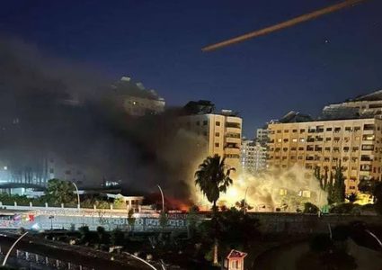 سوريا: استشهاد جندي وإصابة 3 بغارة إسرائيلية على دمشق