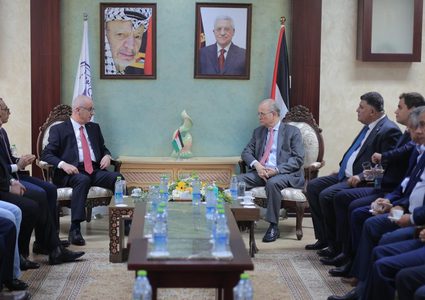 دولة رئيس الوزراء د.محمد مصطفى ووزراء الحكومة الفلسطينية يزورون جامعة النجاح