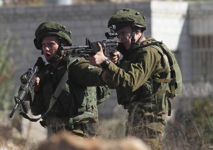 الخليل : إصابة فتى بجروح خطيرة خلال مواجهات مع الاحتلال