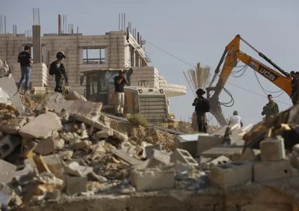 الاحتلال يهدم منزلا في قرية الولجة شمال غرب بيت لحم