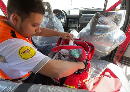 يزن أقطش يحول سيارته إلى عربة إسعاف لإنقاذ الجرحى في بيتا