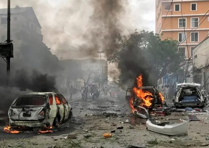 قتلى وجرحى بانفجار سيارة مفخخة بمقهى في مقديشو