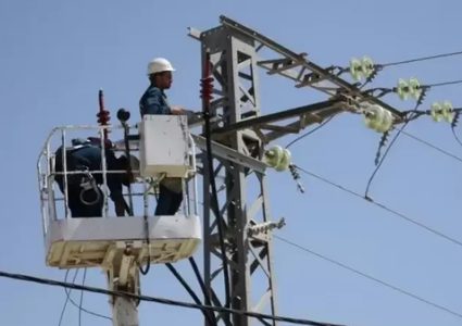 سلطة الطاقة: نعمل على إعادة تشغيل خط كهرباء للمنطقة الوسطى في قطاع غزة