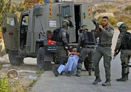 الاحتلال يقتحم قرية بزاريا ويستولي على تسجيلات كاميرات