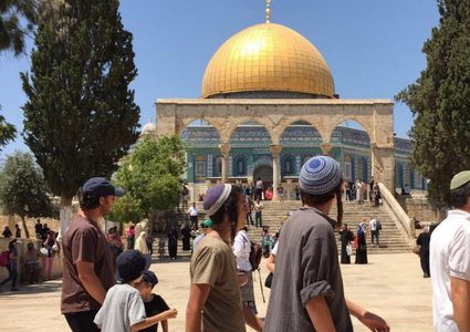 عشرات المستوطنين يقتحمون المسجد الأقصى