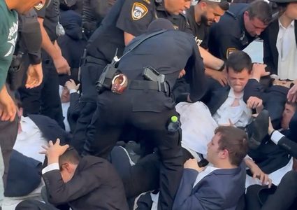 تل أبيب-اشتباكات بين يهود متشددين والشرطة بسبب استدعاء الجيش لهم للخدمة العسكرية