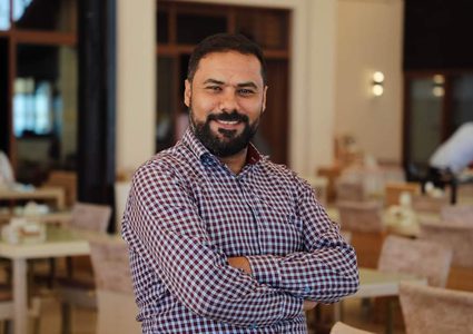 عن الإنسان وبعيدا عن السياسة