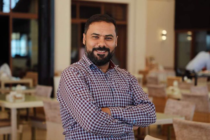 عن الإنسان وبعيدا عن السياسة