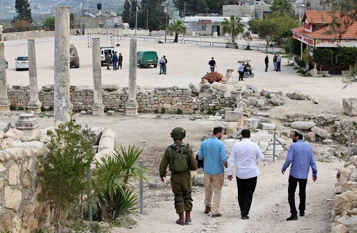 مستوطنون يقتحمون بئر المياه في سبسطية شمال غرب نابلس