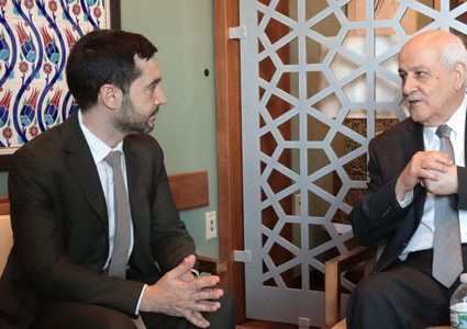 منصور يجري مشاورات مع عدد من ممثلي الدول في المنتدى السياسي في نيويورك