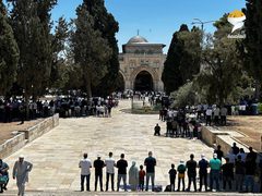 40 ألفا يؤدون صلاة الجمعة في المسجد الأقصى