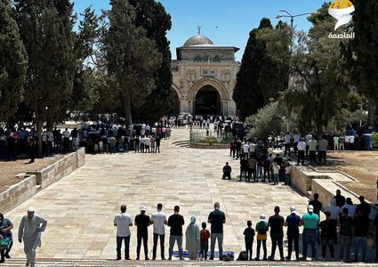 40 ألفا يؤدون صلاة الجمعة في المسجد الأقصى