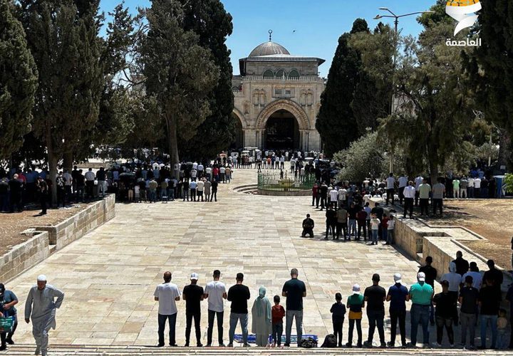 40 ألفا يؤدون صلاة الجمعة في المسجد الأقصى