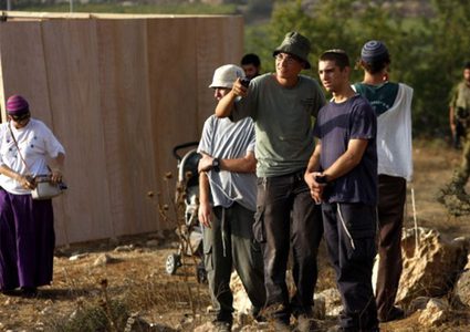 مستوطنون يهاجمون قرية كرمة جنوب الخليل