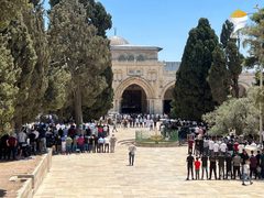 40 ألفا يؤدون صلاة الجمعة في المسجد الأقصى