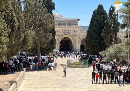 40 ألفا يؤدون صلاة الجمعة في المسجد الأقصى