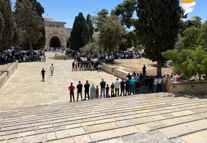 40 ألفا يؤدون صلاة الجمعة في المسجد الأقصى