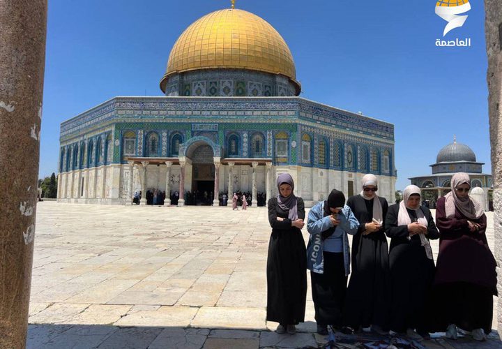 40 ألفا يؤدون صلاة الجمعة في المسجد الأقصى