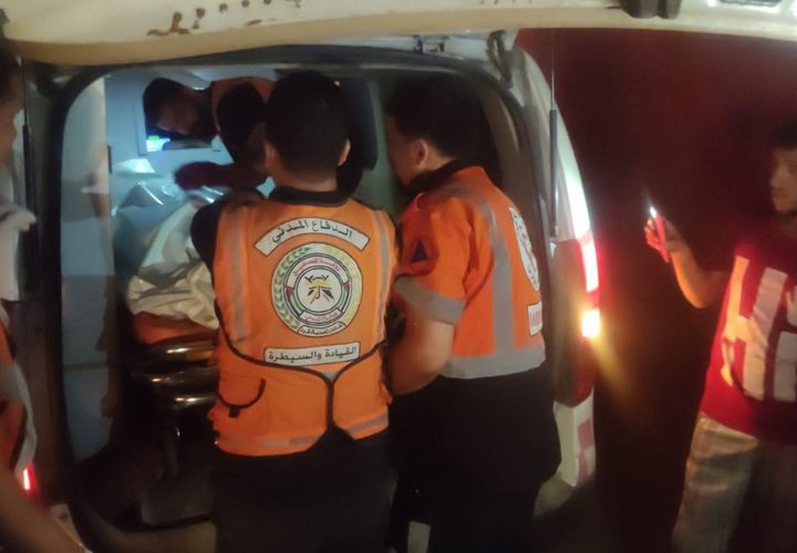 الدفاع المدني بغزة: انتشلت طواقمنا 5 شهداء في قصف منزل لعائلة "الشريحي" فجر اليوم في مخيم النصيرات وسط قطاع غزة.