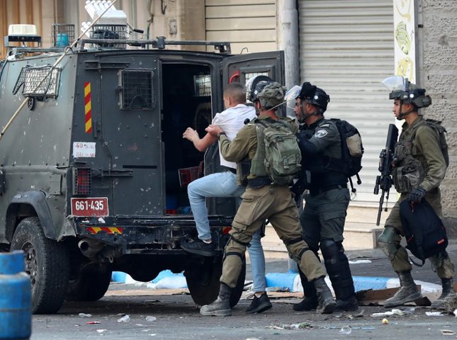 الاحتلال يعتقل 26 مواطنا على الأقل خلال اليومين الماضيين