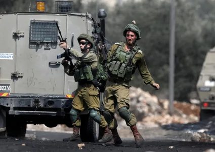 إصابة شاب برصاص قوات الاحتلال خلال اقتحامها طولكرم