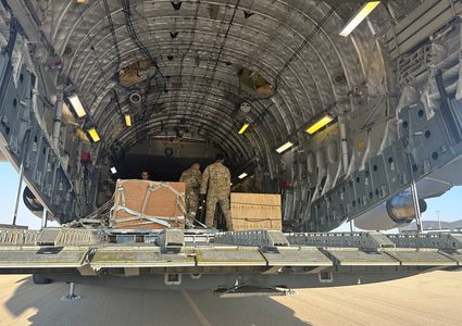 مصادر عبرية: طائرة أمريكية محملة بالأسلحة تصل اسرائيل