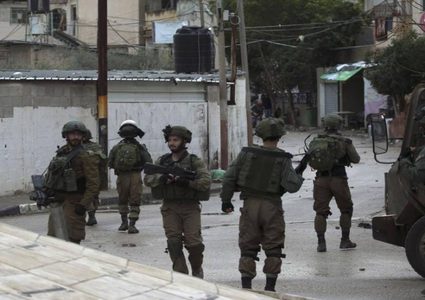 وسط مواجهات.. قوات الاحتلال تقتحم الضفة الغربية وتعتقل مواطنين