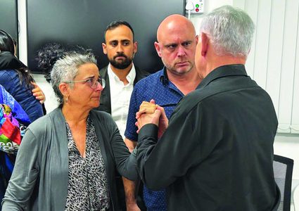 الإعلام العبري: نتنتياهو أبلغ عائلات المحتجزين بغزة أن شروط الصفقة مع حماس نضجت