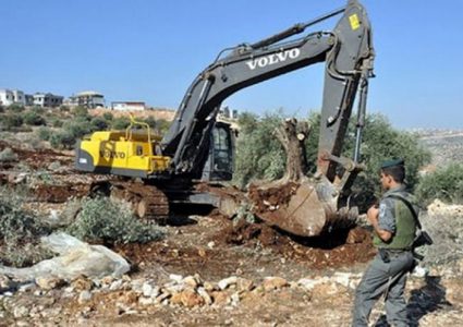 الاحتلال يجرف أراضي في قرية برقة شمال غرب نابلس
